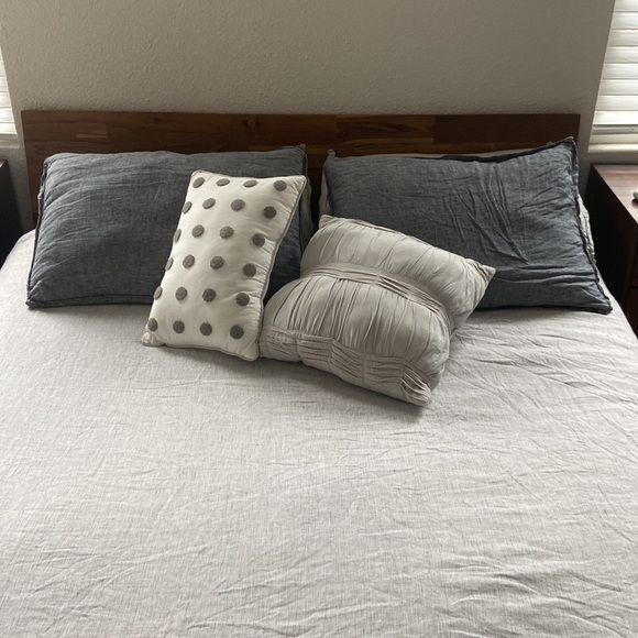 Bed Bath & Beyond Polka Dot Decorative Pillow - Like New - Picture 3 of 3